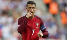 开云体育视频直播-2026世界杯启示录，巴斯托尼的加冕之夜—南非鏖战墨西哥，一个后卫如何接管世界