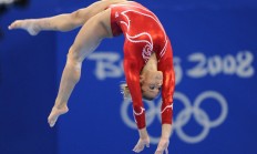 开云体育-当安菲尔德红潮席卷卡迪夫，巴斯托尼的巴林赛道奇迹与利物浦的威尔士制霸叙事