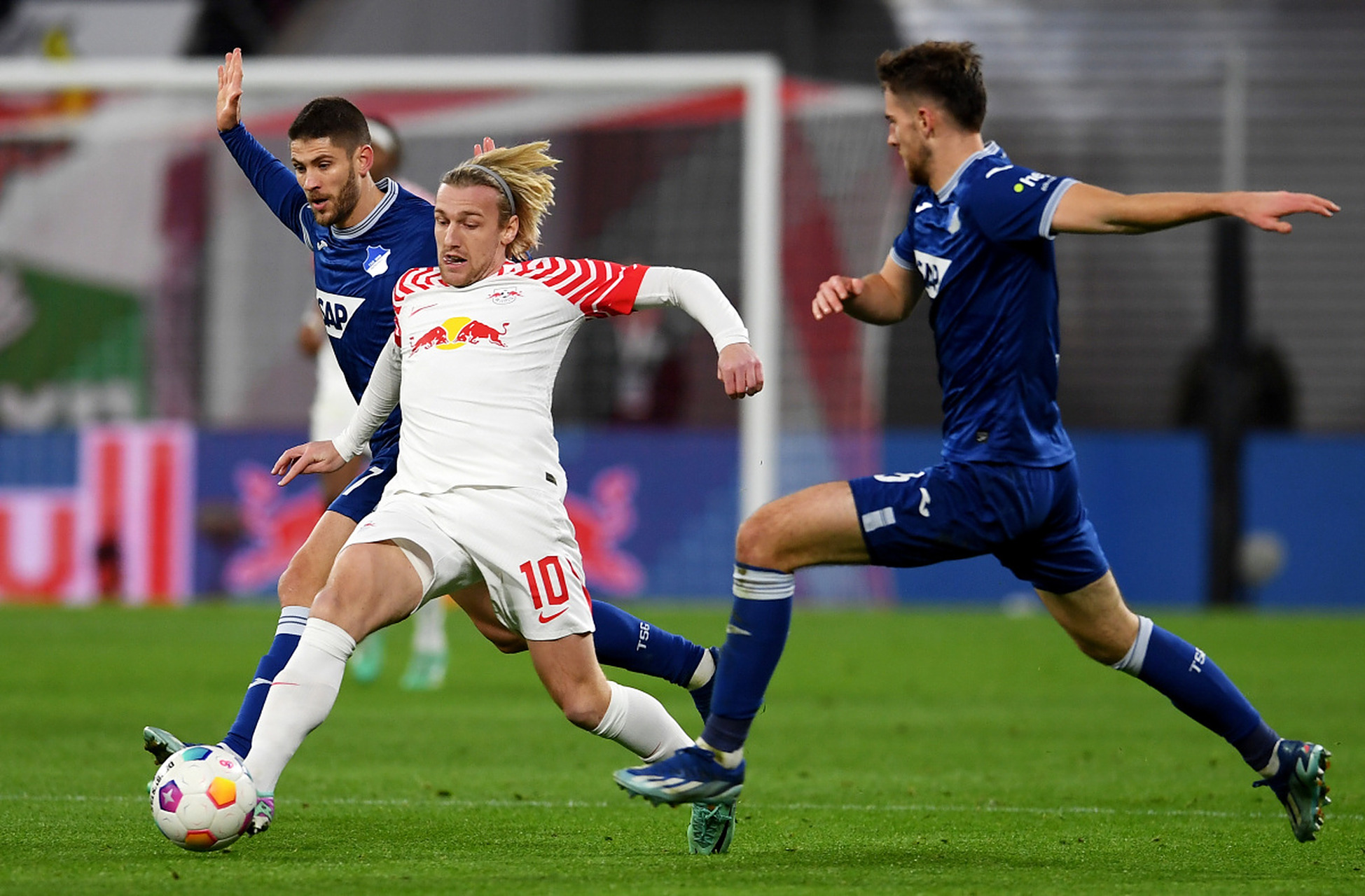 莱比锡客场2比1击败弗赖堡的简单介绍