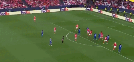 绝杀进球激战惊天逆转，球迷欢呼不已