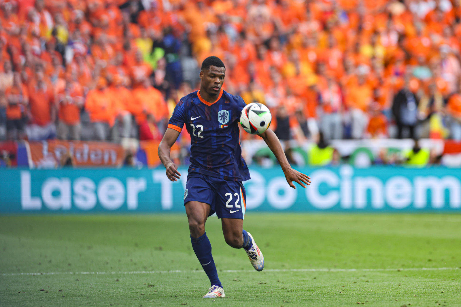 荷兰国家队战胜乌克兰，奏出进军欧洲杯八强的歌声的简单介绍