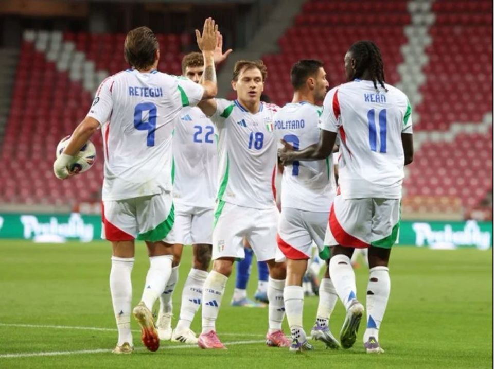 包含瑞士客场大胜爱沙尼亚，取得三连胜的词条