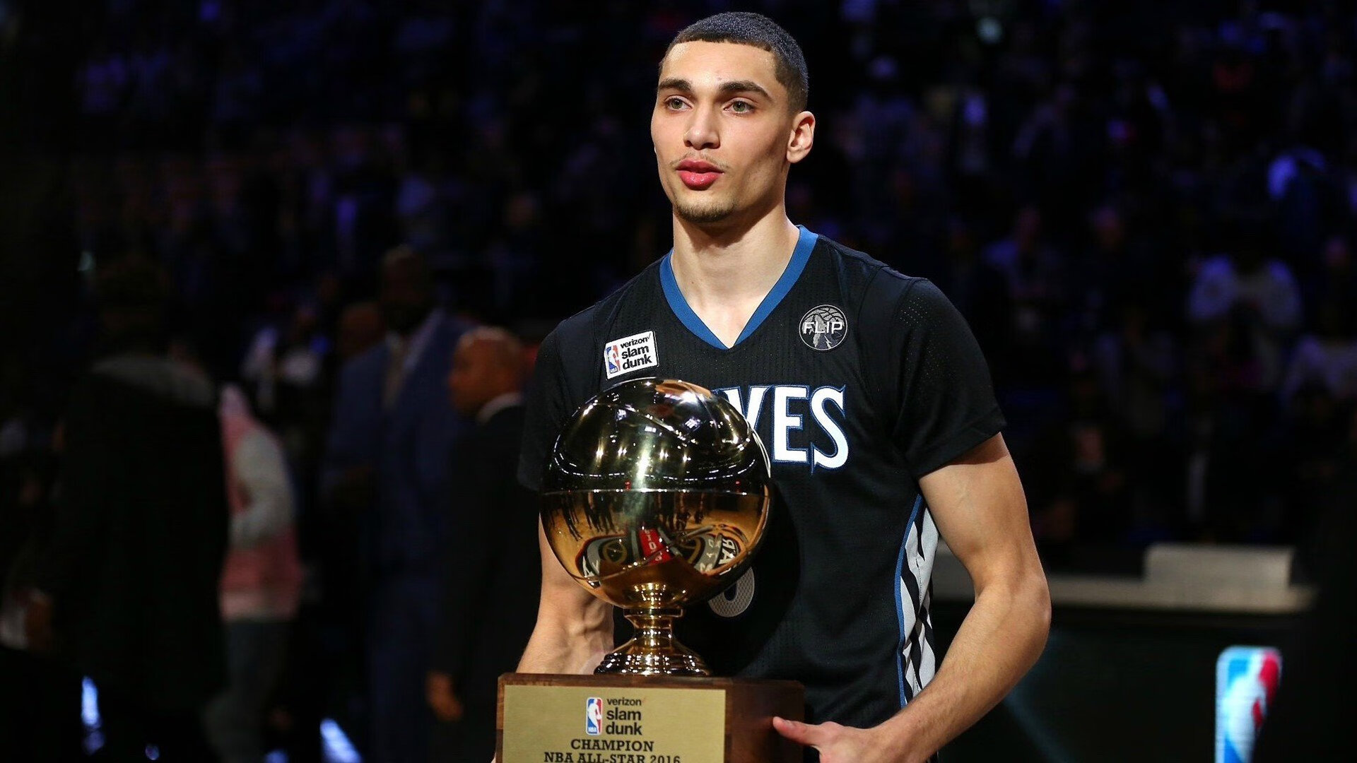 灰熊关键战突围火箭，霍勒迪成为关键先生